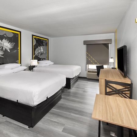 Super 8 By Wyndham Alexandria La Hotel Kültér fotó