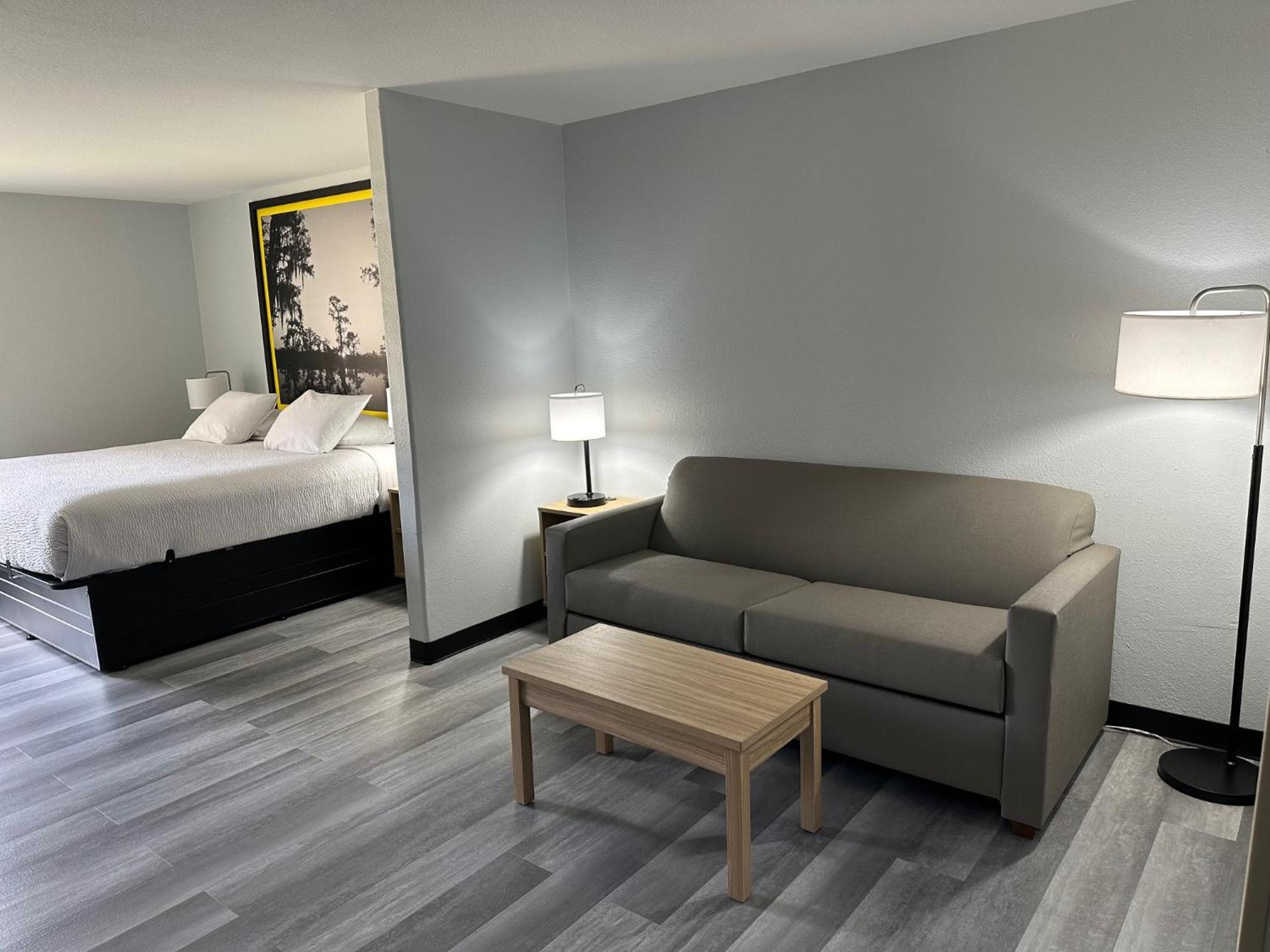 Super 8 By Wyndham Alexandria La Hotel Kültér fotó